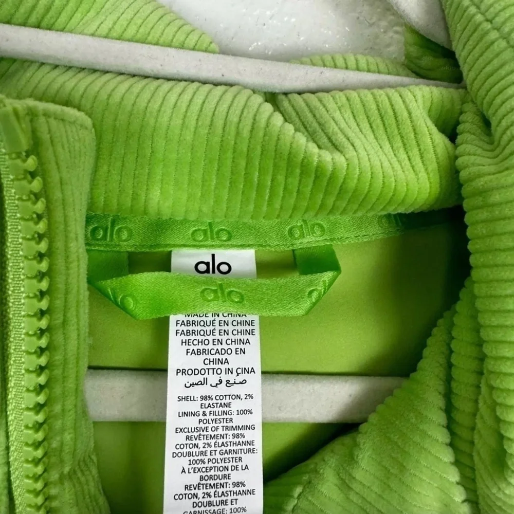 Alo Yoga Corduroy Stage Puffer in Celery Green Unisex Cotton Blend Size XXL